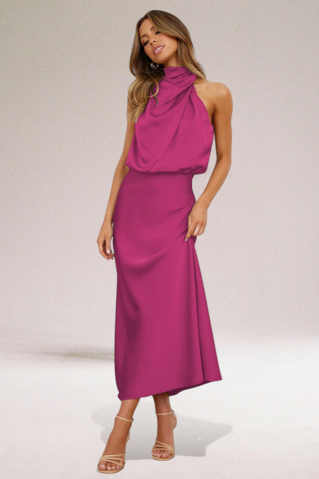 Flavia™ Glamourøs satinkjole med halterneck
