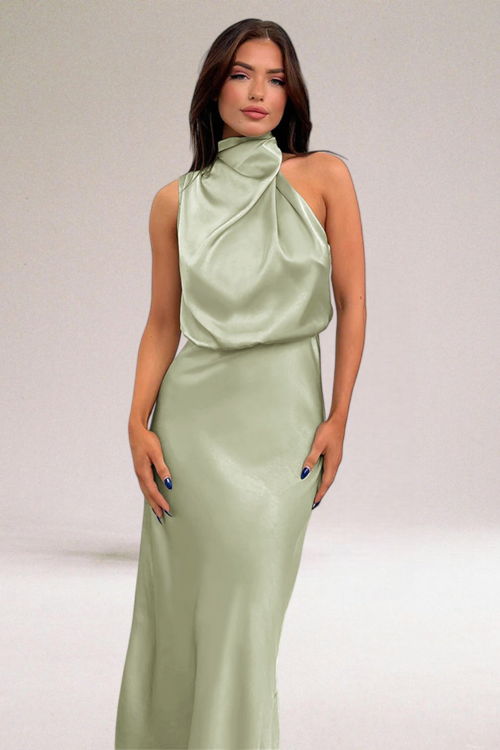 Flavia™ Glamourøs satinkjole med halterneck